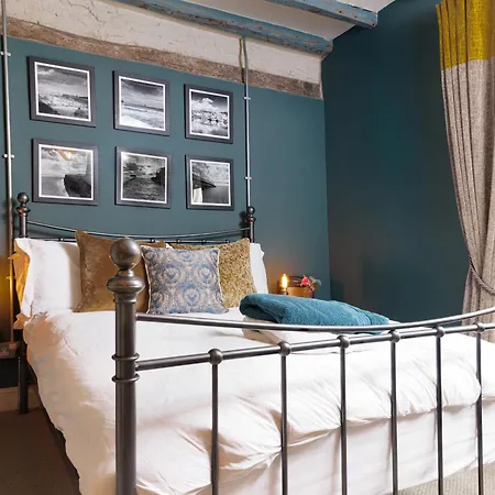 Boutique Fisherman's In Old Town * Scarborough