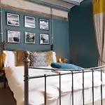 Boutique Fisherman's In Old Town * Scarborough